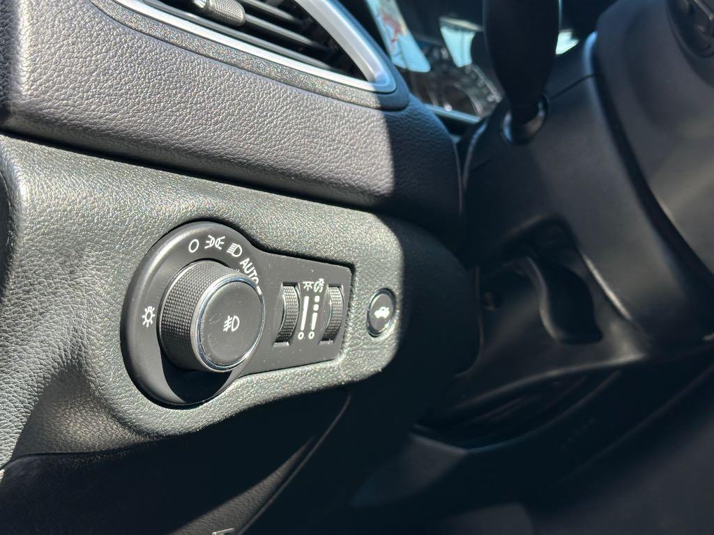 2015 Chrysler 200 Limited - photo 13