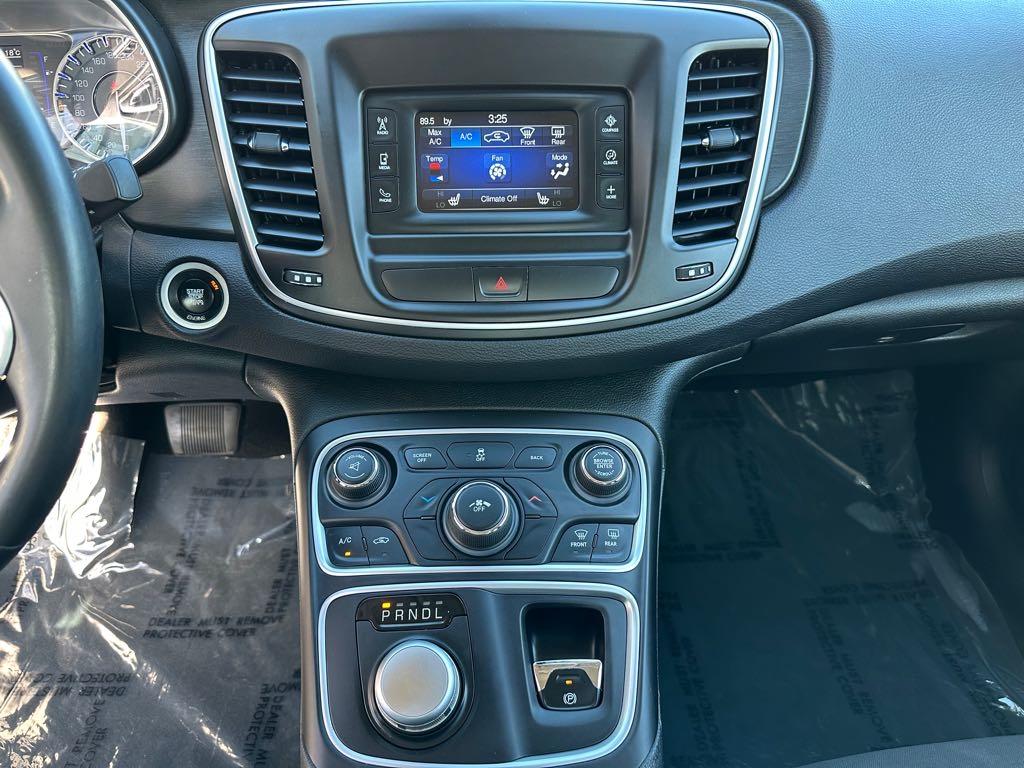 2015 Chrysler 200 Limited - photo 17