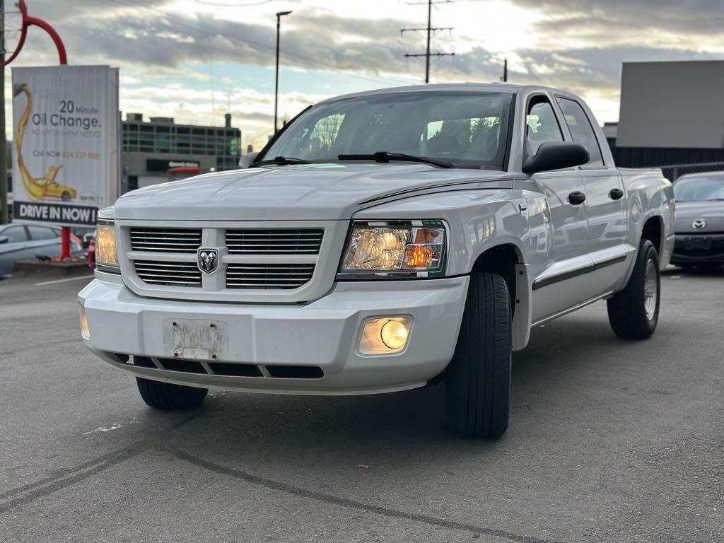 2011 Dodge Dakota SXT - photo 2