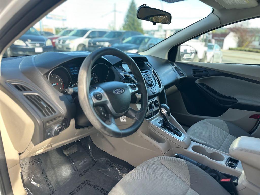 2012 Ford Focus SE - photo 12