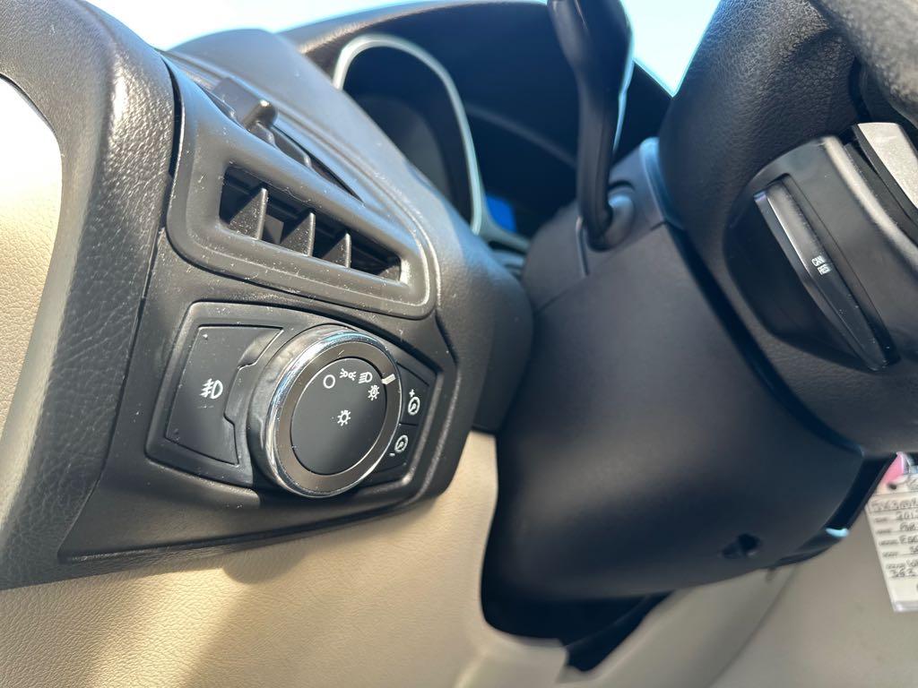 2012 Ford Focus SE - photo 13