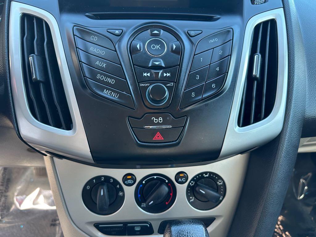 2012 Ford Focus SE - photo 16