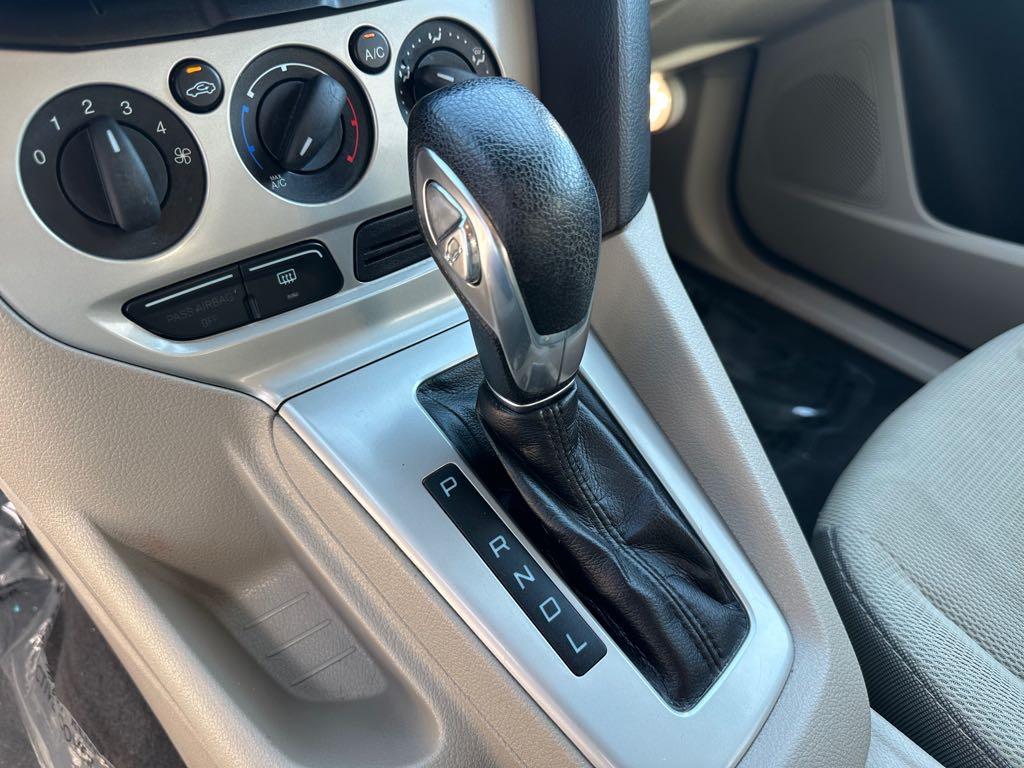 2012 Ford Focus SE - photo 17