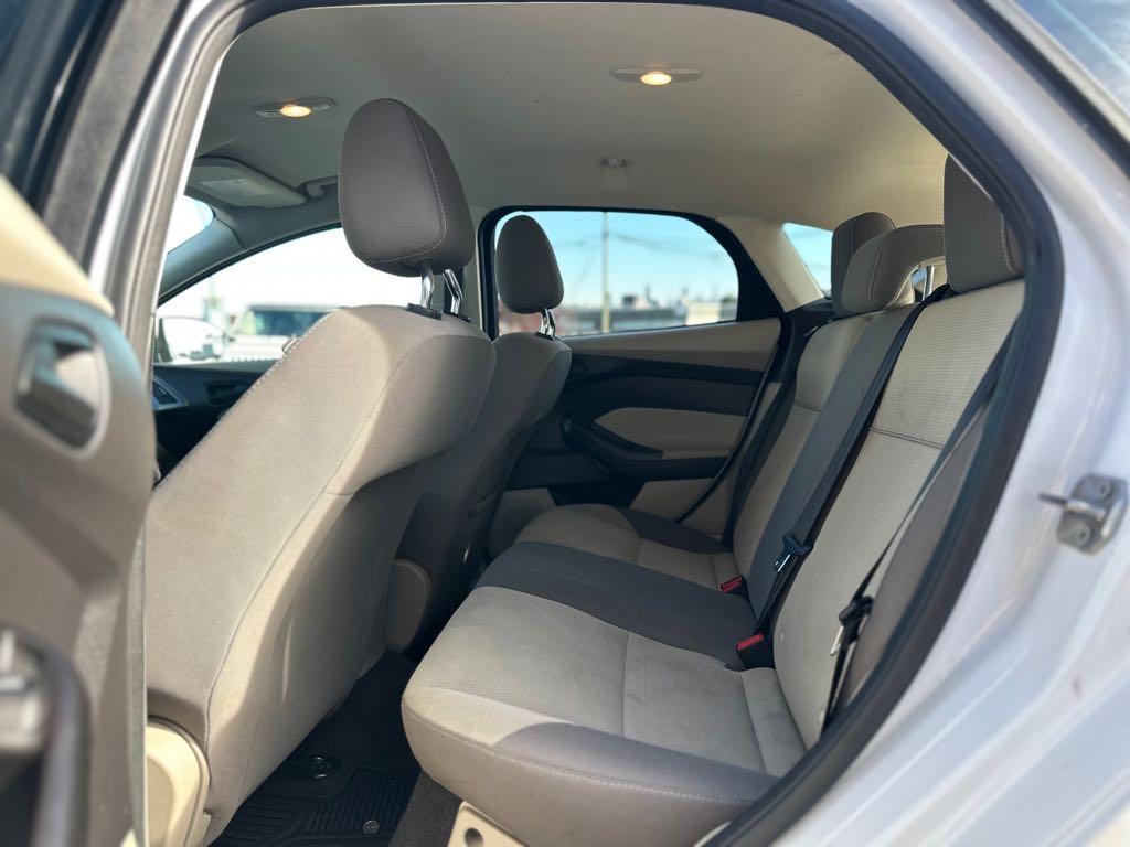 2012 Ford Focus SE - photo 8