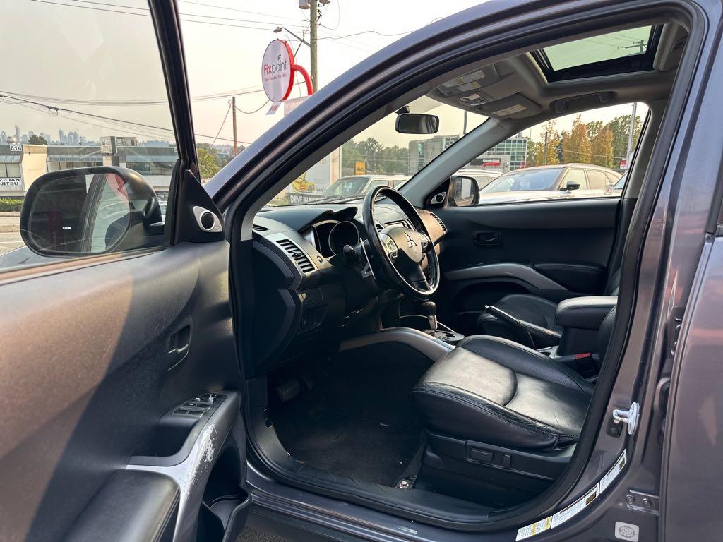 2007 Mitsubishi Outlander for sale at Drive Point Auto in Coquitlam, BC — photo 13 of 21