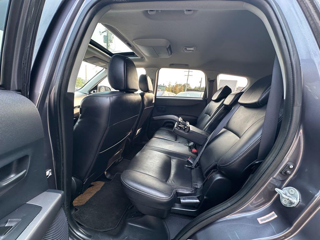 2007 Mitsubishi Outlander for sale at Drive Point Auto in Coquitlam, BC — photo 9 of 21