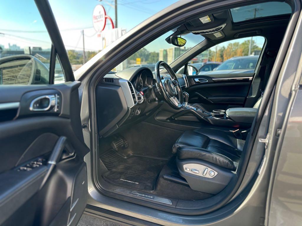 2016 Porsche Cayenne for sale at Drive Point Auto in Coquitlam, BC — photo 11 of 19