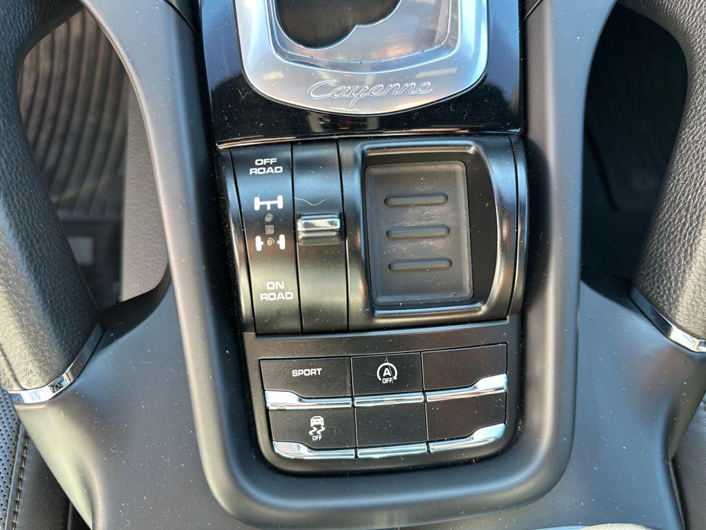 2016 Porsche Cayenne for sale at Drive Point Auto in Coquitlam, BC — photo 17 of 19