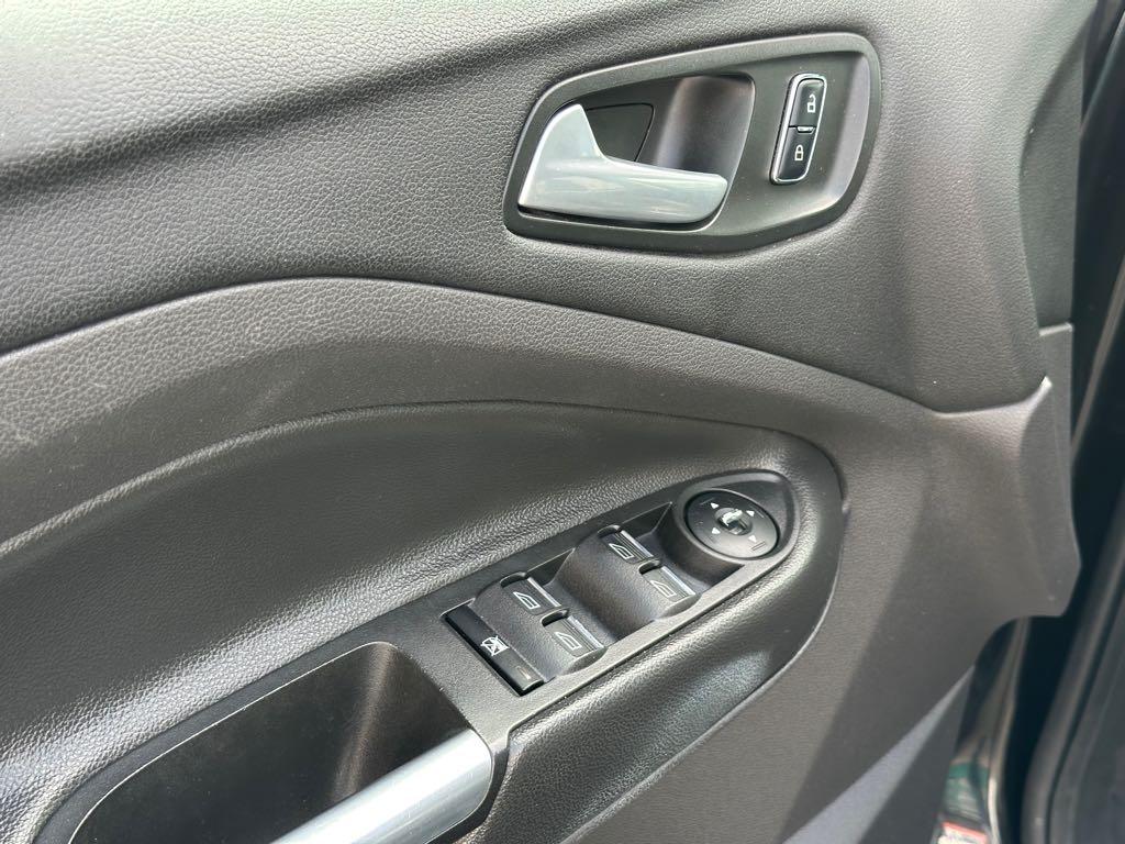 2015 Ford Escape SE for sale at Drive Point Auto in Coquitlam, BC — photo 14 of 21