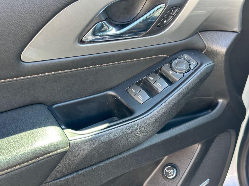 2018 Chevrolet Traverse LT for sale at Drive Point Auto in Coquitlam, BC — photo 14 of 22