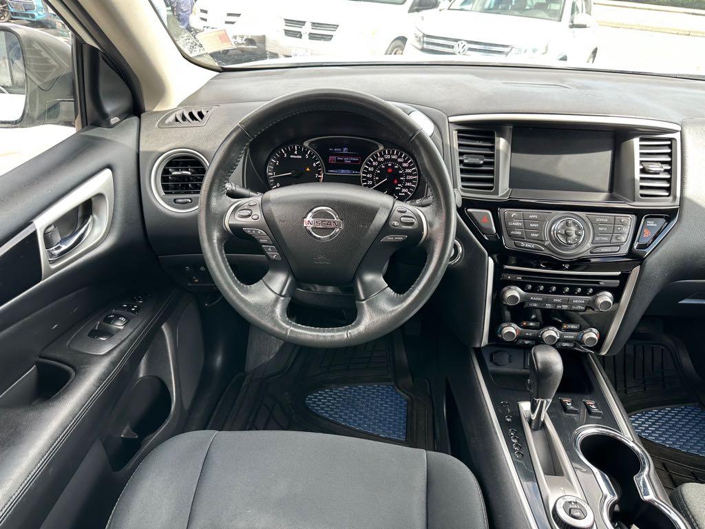 2018 Nissan Pathfinder SV for sale at Drive Point Auto in Coquitlam, BC — photo 10 of 21