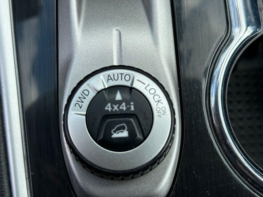 2018 Nissan Pathfinder SV for sale at Drive Point Auto in Coquitlam, BC — photo 18 of 21