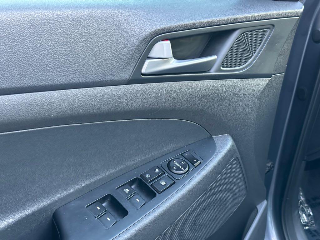 2016 Hyundai Tucson Limited for sale at Drive Point Auto in Coquitlam, BC — photo 14 of 23