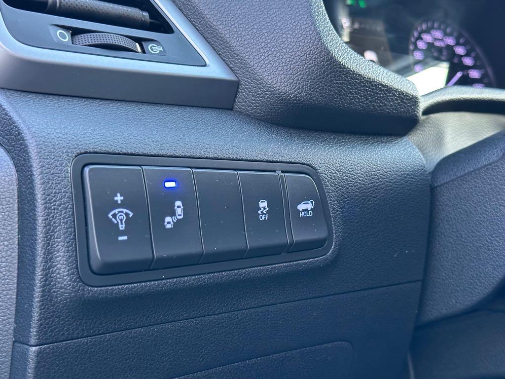 2016 Hyundai Tucson Limited for sale at Drive Point Auto in Coquitlam, BC — photo 15 of 23